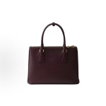 PRADA Saffiano metal engraved logo handbag, medium-sized women\'s wine red